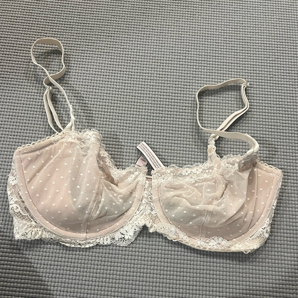 Victoria Secret Polka Dot Underwire Bra
